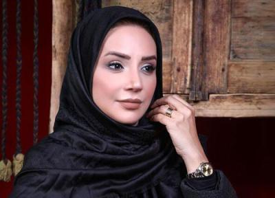 شبنم قلی خانی با لباس چریکی روی ریل قطار